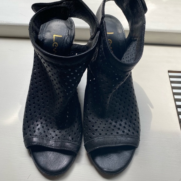 LEMARE BLOCK HEELS🖤🤍🖤 - Picture 5 of 7